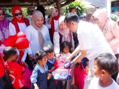 Bupati Pathul Bersama Organisasi Perempuan Salurkan Bantuan untuk Warga Terdampak Kebakaran Sade